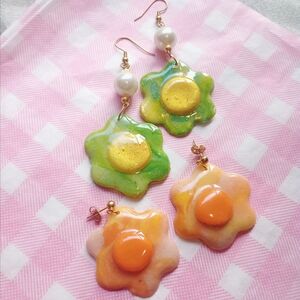 Hippie Clay Flower Shaped Dangle/Drop Earrings Set Summertime Artisan Made